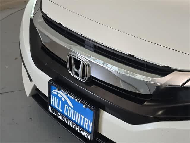 Photo of 2017 White Honda Civic