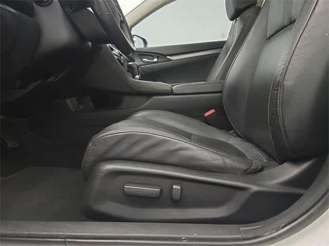 Photo of 2017 White Honda Civic