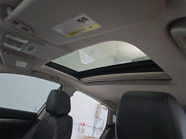 Photo of 2017 White Honda Civic