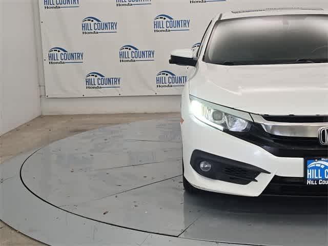 Photo of 2017 White Honda Civic