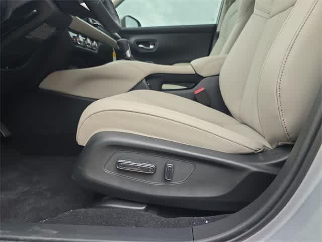 Photo of 2026 Solar Silver Metallic Honda HR-V