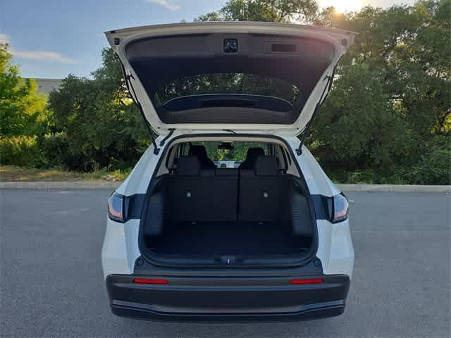 Photo of 2026 Platinum White Pearl Honda HR-V
