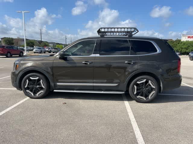 Photo of 2023 Dark Moss Kia Telluride
