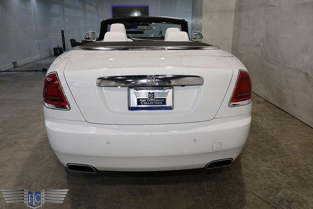 Photo of 2019 Arctic White / Black Diamond Rolls-Royce Dawn