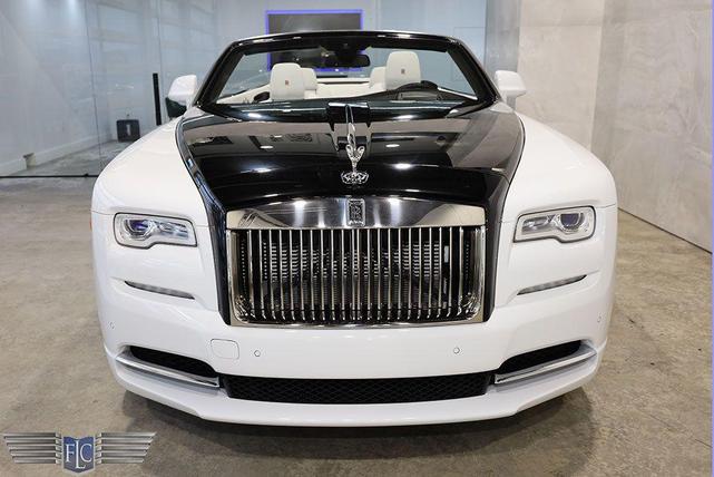 Photo of 2019 Arctic White / Black Diamond Rolls-Royce Dawn