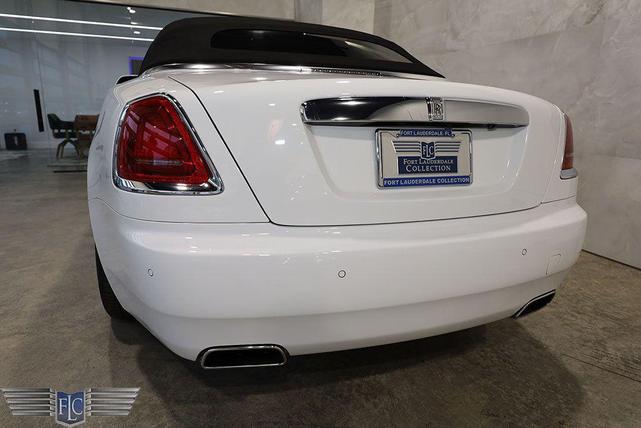 Photo of 2019 Arctic White / Black Diamond Rolls-Royce Dawn