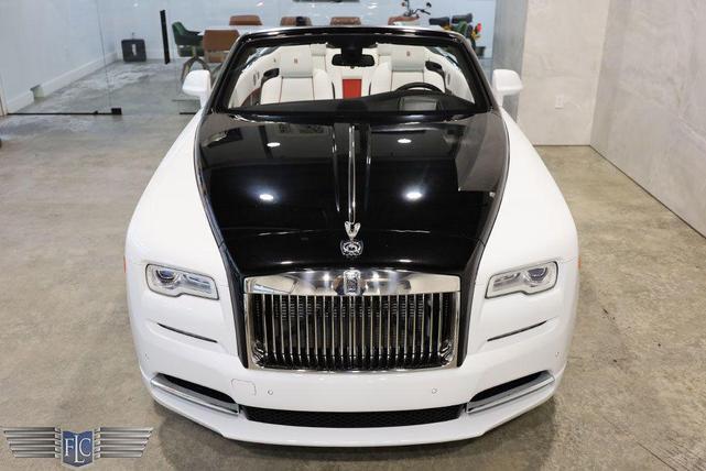 Photo of 2019 Arctic White / Black Diamond Rolls-Royce Dawn