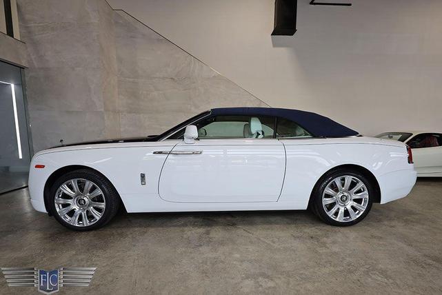 Photo of 2018 Arctic White / Midnight Sapphire Rolls-Royce Dawn
