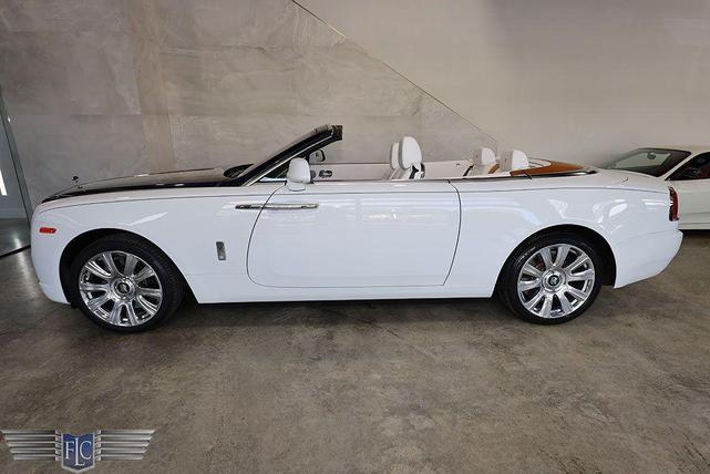 Photo of 2018 Arctic White / Midnight Sapphire Rolls-Royce Dawn