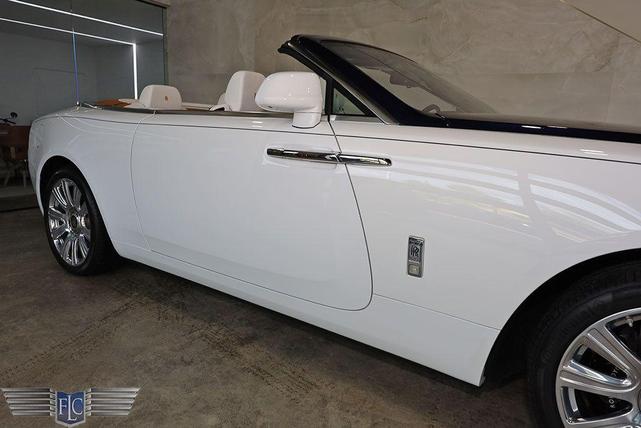 Photo of 2018 Arctic White / Midnight Sapphire Rolls-Royce Dawn