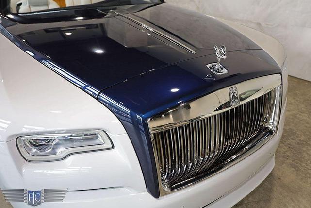 Photo of 2018 Arctic White / Midnight Sapphire Rolls-Royce Dawn