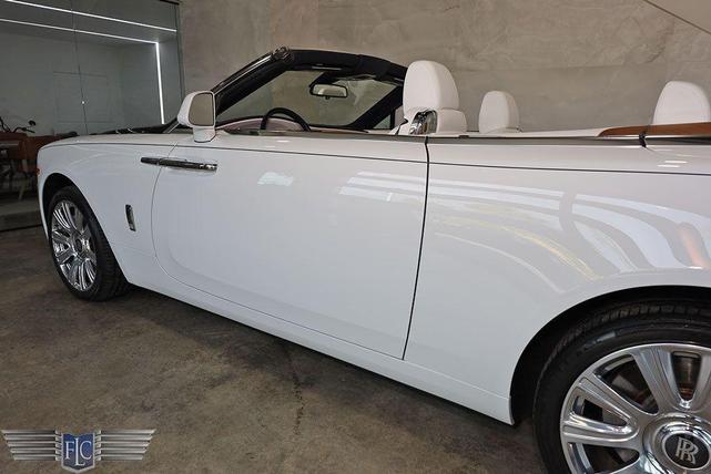 Photo of 2018 Arctic White / Midnight Sapphire Rolls-Royce Dawn