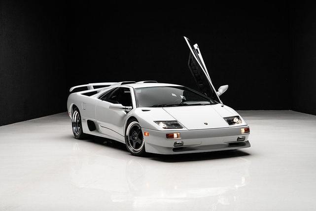 Photo of 1999 White Lamborghini Diablo
