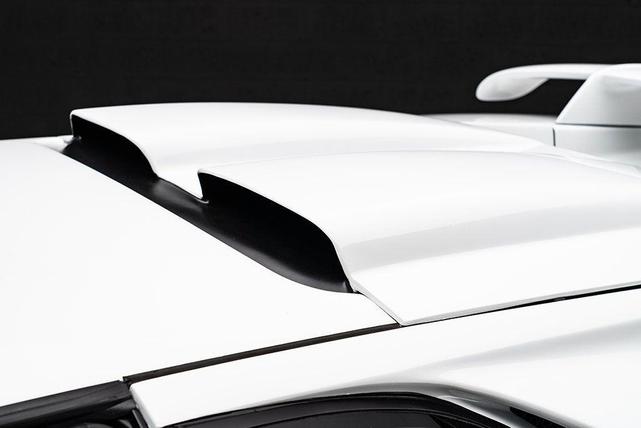 Photo of 1999 White Lamborghini Diablo