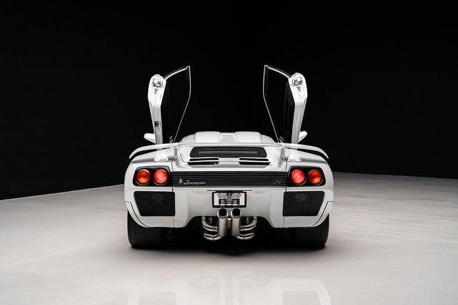 Photo of 1999 White Lamborghini Diablo