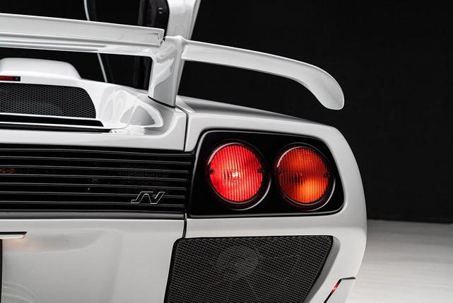 Photo of 1999 White Lamborghini Diablo