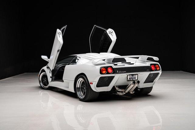 Photo of 1999 White Lamborghini Diablo