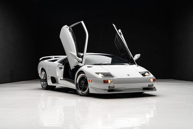 Photo of 1999 White Lamborghini Diablo