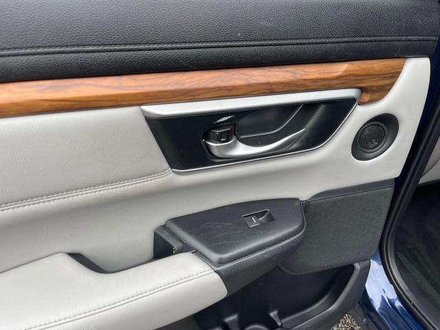 Photo of 2019 Obsidian Blue Pearl Honda CR-V