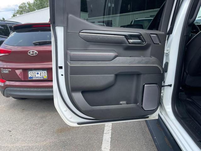 Photo of 2022 Summit White GMC Sierra 1500