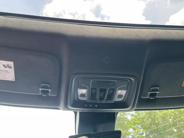 Photo of 2022 Summit White GMC Sierra 1500