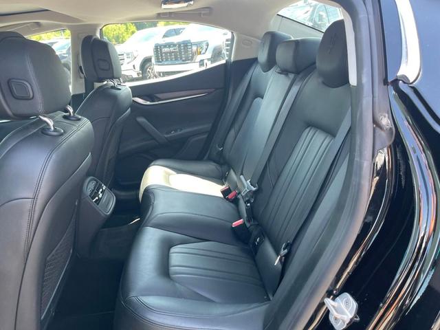 Photo of 2014 Nero Maserati Ghibli