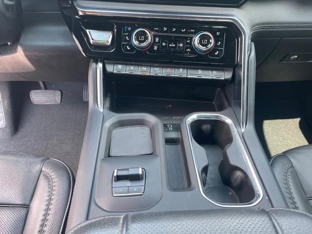 Photo of 2024 Onyx Black GMC Sierra 2500