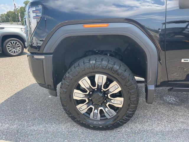 Photo of 2024 Onyx Black GMC Sierra 2500