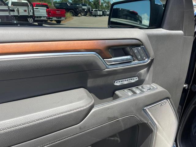 Photo of 2024 Onyx Black GMC Sierra 1500