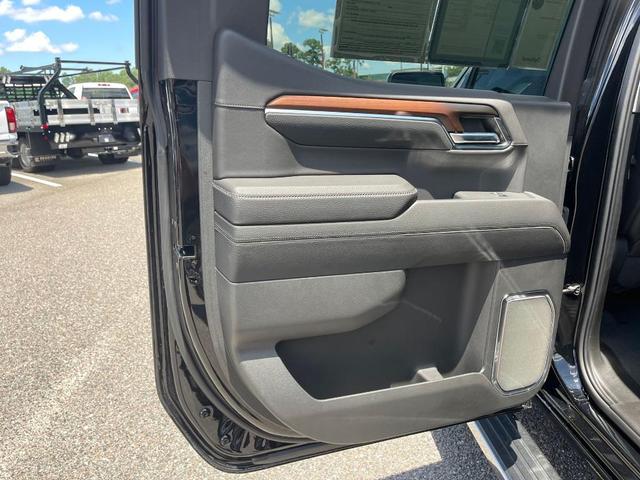 Photo of 2024 Onyx Black GMC Sierra 1500