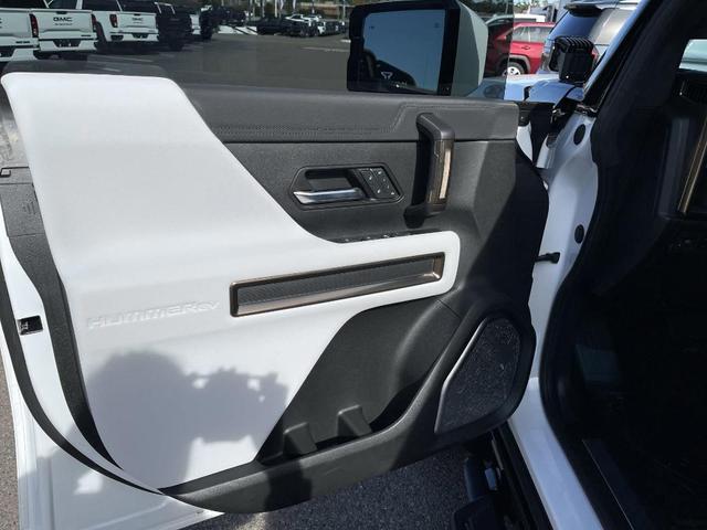 Photo of 2022 White GMC HUMMER EV