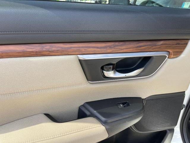 Photo of 2022 White Honda CR-V