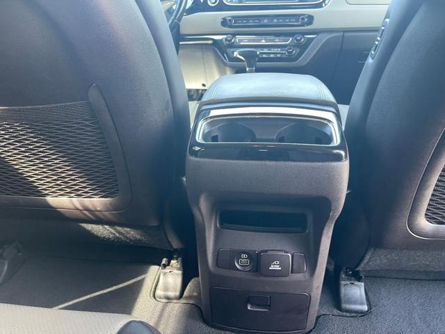 Photo of 2018 Platinum Graphite Kia Sedona
