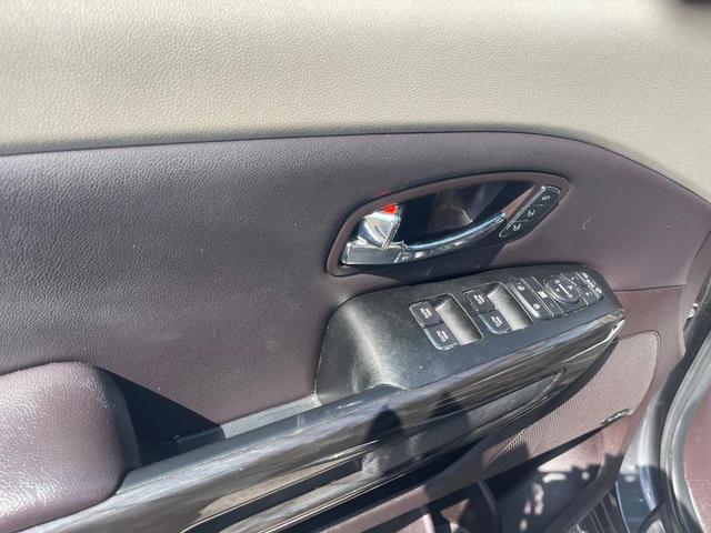 Photo of 2018 Platinum Graphite Kia Sedona