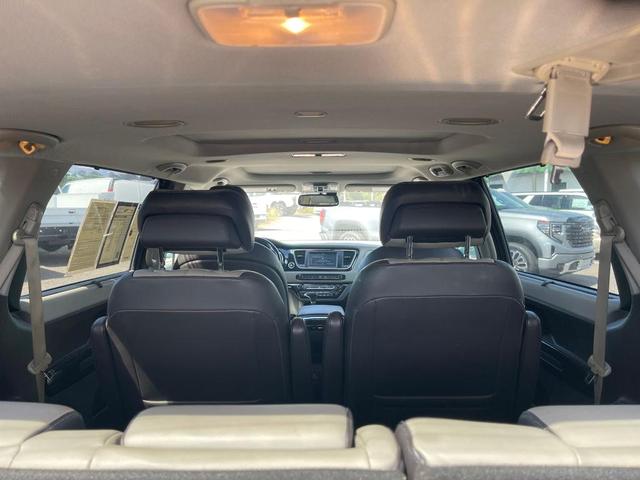Photo of 2018 Platinum Graphite Kia Sedona