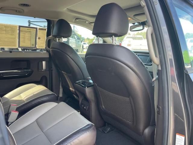 Photo of 2018 Platinum Graphite Kia Sedona