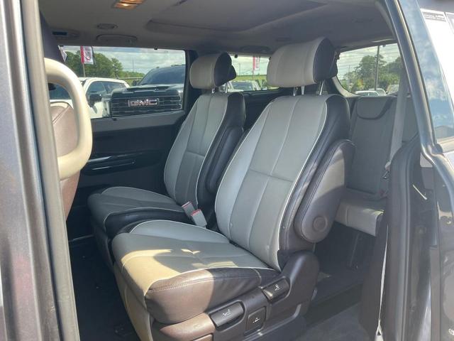 Photo of 2018 Platinum Graphite Kia Sedona