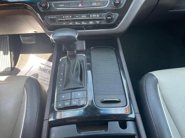 Photo of 2018 Platinum Graphite Kia Sedona