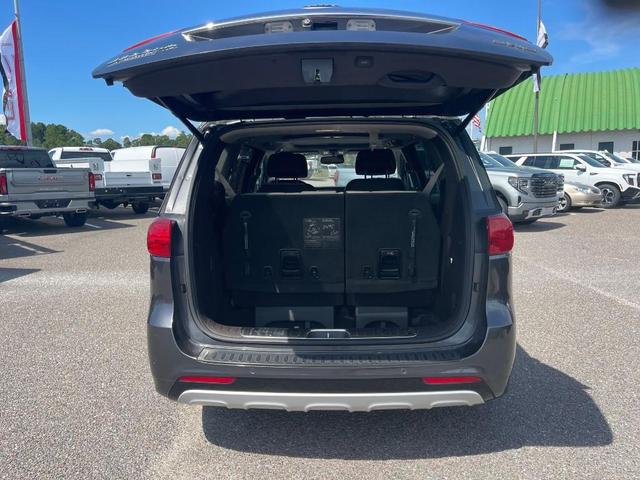 Photo of 2018 Platinum Graphite Kia Sedona
