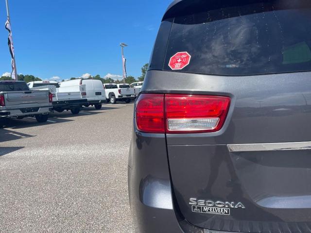 Photo of 2018 Platinum Graphite Kia Sedona