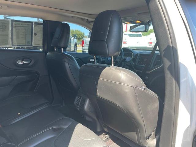 Photo of 2016 Bright White Clearcoat Jeep Cherokee