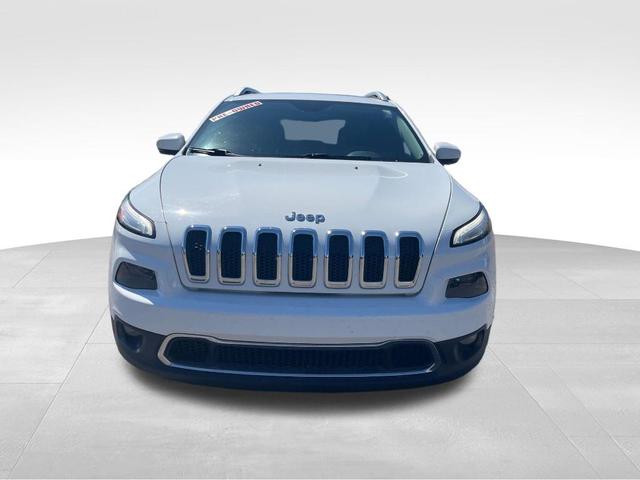 Photo of 2016 Bright White Clearcoat Jeep Cherokee