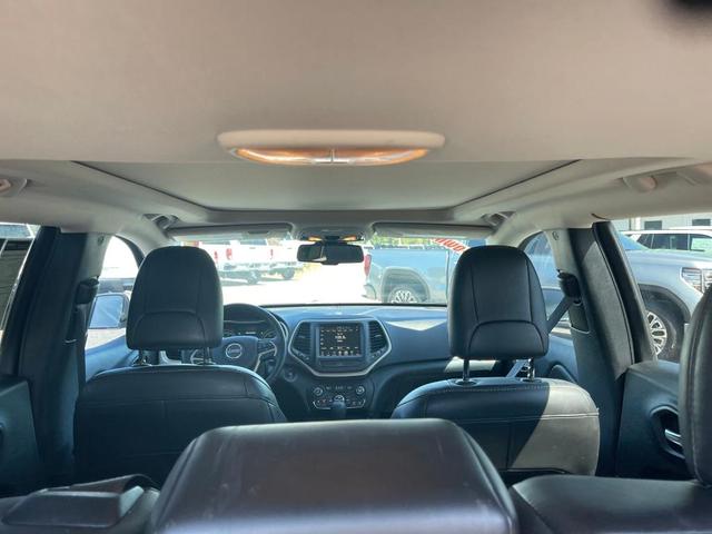 Photo of 2016 Bright White Clearcoat Jeep Cherokee