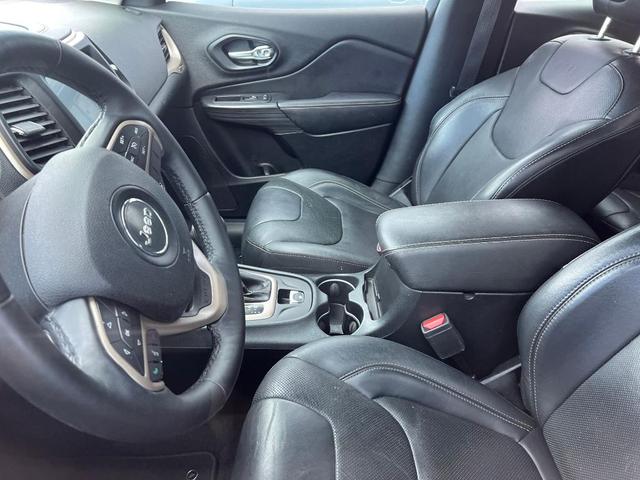 Photo of 2016 Bright White Clearcoat Jeep Cherokee
