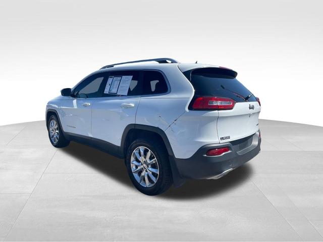 Photo of 2016 Bright White Clearcoat Jeep Cherokee
