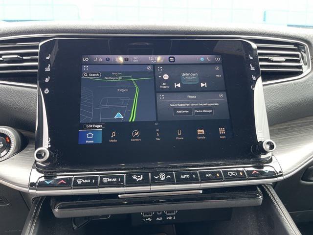 Photo of 2024 Diamond Black Crystal Pearlcoat Jeep Wagoneer L
