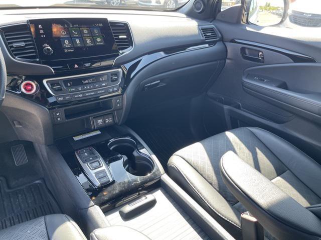 Photo of 2023 Sonic Gray Pearl Honda Passport
