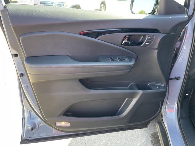 Photo of 2023 Sonic Gray Pearl Honda Passport