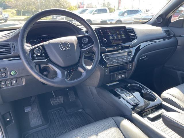 Photo of 2023 Sonic Gray Pearl Honda Passport
