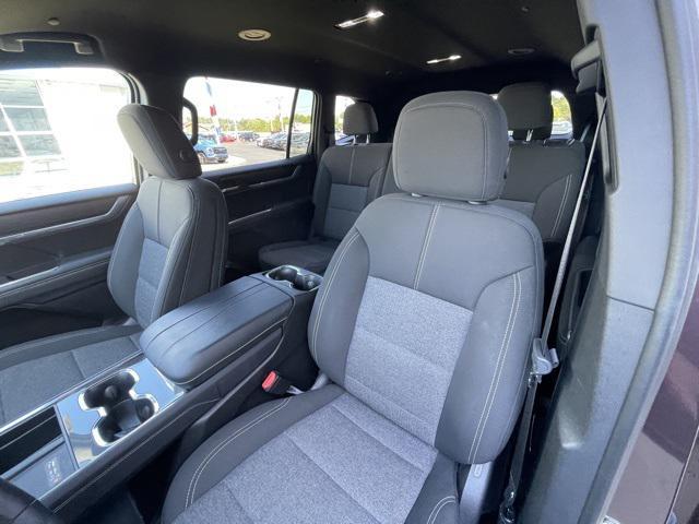 Photo of 2025 Crystal Metallic GMC Acadia